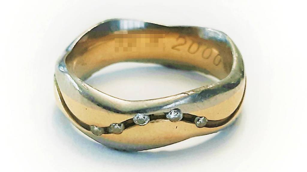 Wellen und Diamanten: Wem gehört dieser Ring?