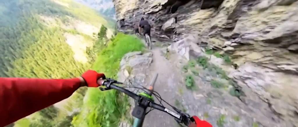 «Das ist wahnsinnig!»: Verrückter Bike-Trail im Wallis sorgt für weiche Knie