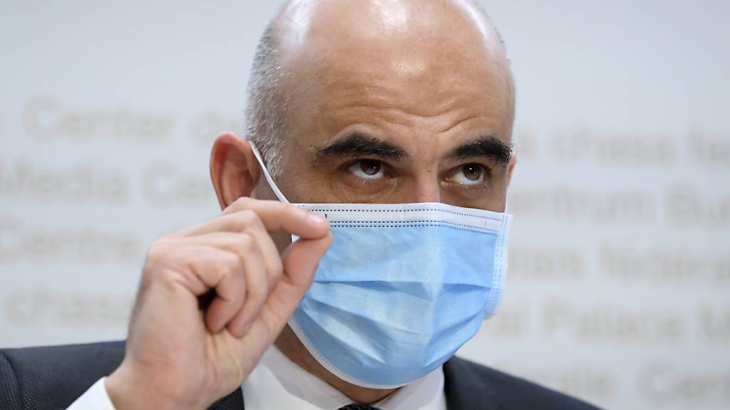 Der Druck auf den Bundesrat steigt, angesichts abnehmender Fallzahlen bei den Neuinfektionen die Coronavirus-Massnahmen zu lockern. Gesundheitsminister Alain Berset hatte letzte Woche angedeutet, dass es gewisse Lockerungen geben könnte. (Archivbild)