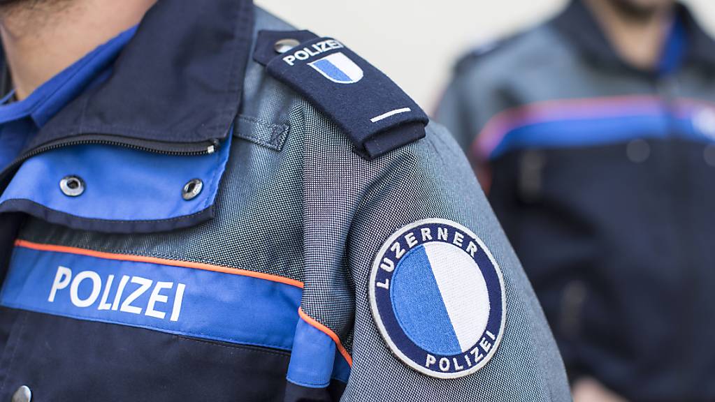 Die Luzerner Polizei hat zwei Raser festgenommen: Sie waren unter Drogenfluss mit 210 km/h auf der Autobahn unterwegs. (Symbolbild)