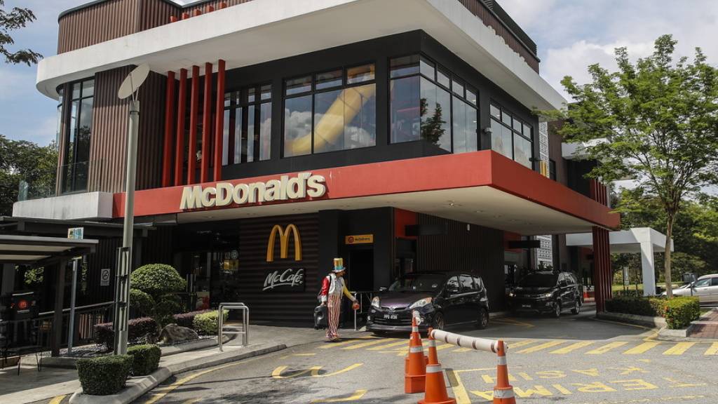 Ein McDonald's-Restaurant in Putrajaya in Malaysia. Das unternehmen hat in dem Land eine Anti-Israel-Boykott-Bewegung verklagt. (Archivbild)