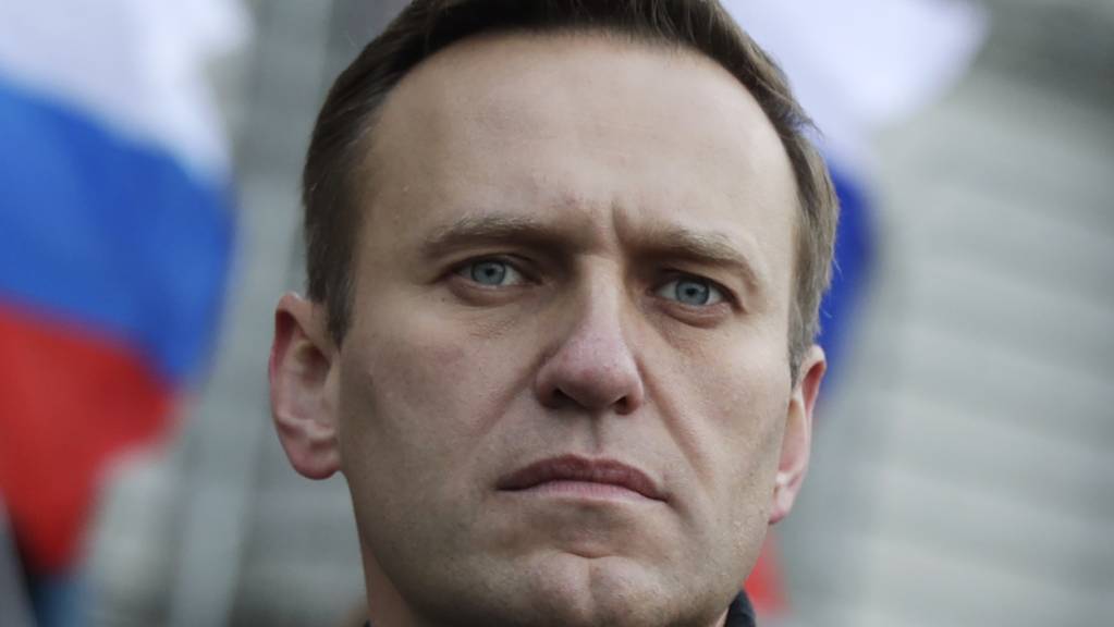 ARCHIV - Nicht nur Alexej Nawalny selbst befindet sich in Gewahrsam, sondern auch seine Anwälte Olga Michajlowa und Wadim Kobsew. Nach dem Urteilsspruch wurden sie kurzzeitig festgenommen. Foto: Pavel Golovkin/AP/dpa