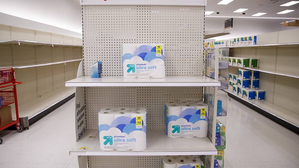 In den USA kommt es derzeit – analog zur Situation im März – zu Hamsterkäufen von Toilettenpapier. (Archivbild)