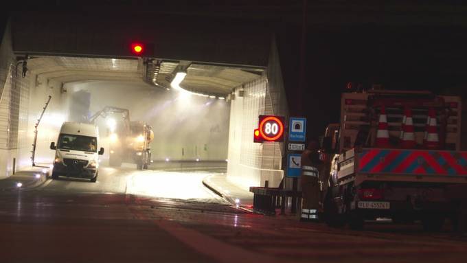 Reinigungsarbeiten im Tunnel Buchrain