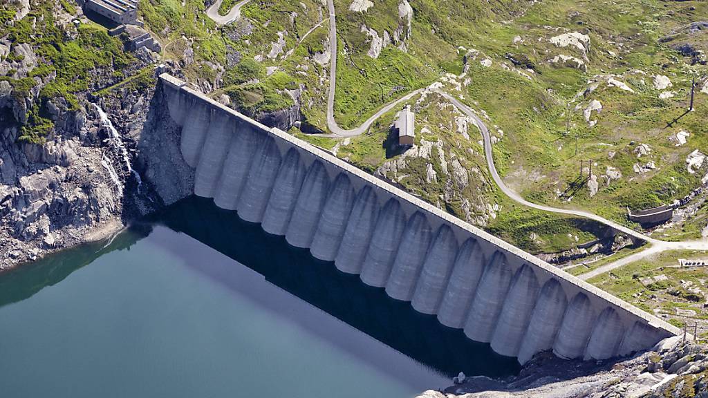 Das Lucendro-Kraftwerk am Gotthard liefert erneuerbare Energie - von dieser will der Kanton Uri bis 2030 deutlich mehr einsetzen. (Archivbild)
