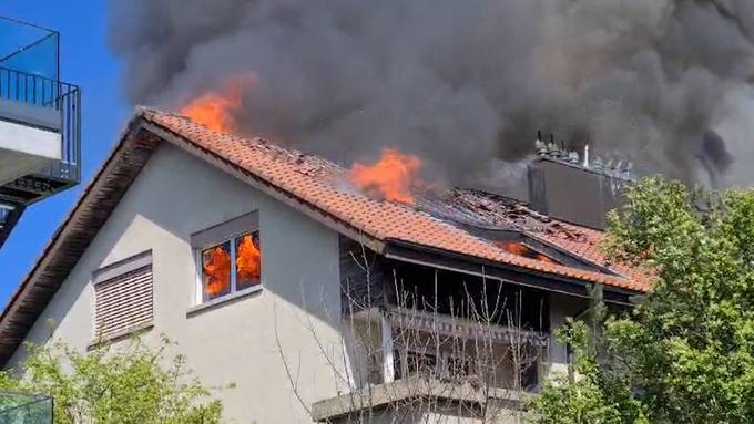 Brand zerstört Dachstockwohnungen in Bettlach