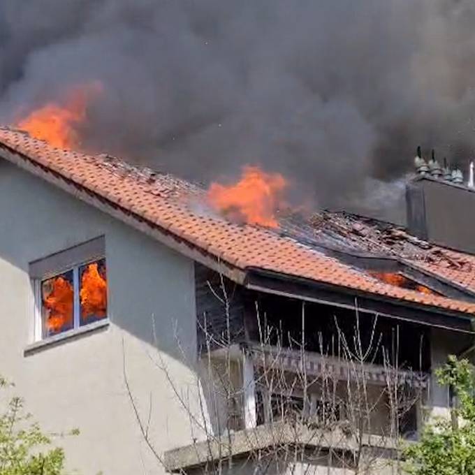 Brand zerstört Dachstockwohnungen in Bettlach