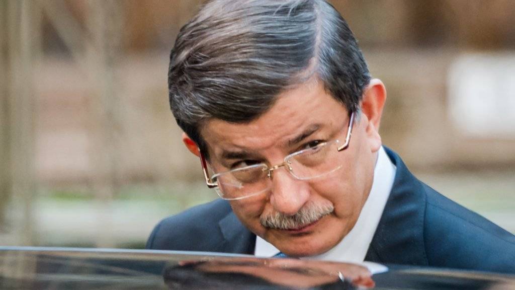 Der türkische Regierungschef Ahmet Davutoglu weilte in Brüssel, als in der Türkei die Nachrichtenagentur Cihan unter staatlich Kontrolle gebracht wurde. Cihan ist eng verbunden mit der früheren Oppositionszeitung «Zaman».