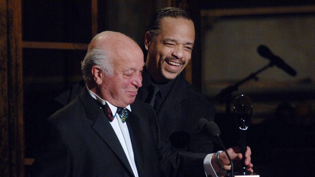 Rapper Ice-T führte Seymour Stein 2005 in die Rock'n'Roll Hall of Fame ein.