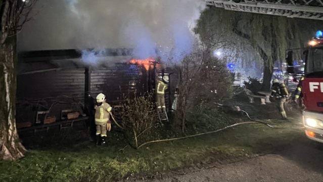 Rasch gehandelt: Sohn rettet Vater aus brennendem Bungalow