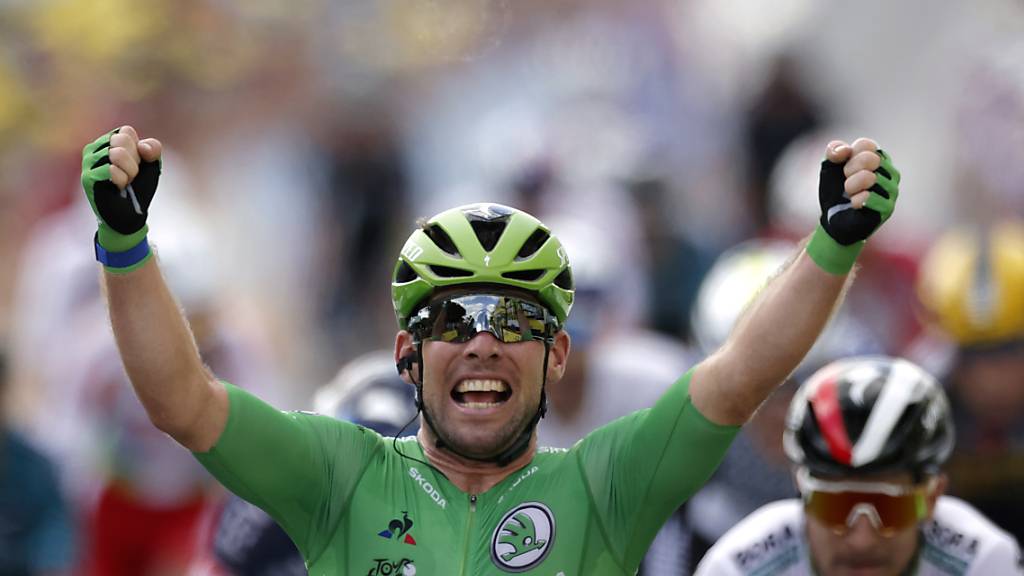Mark Cavendish jubelt über seinen 50. Sieg an einer Grand Tour, dem 32. an der Frankreich-Rundfahrt