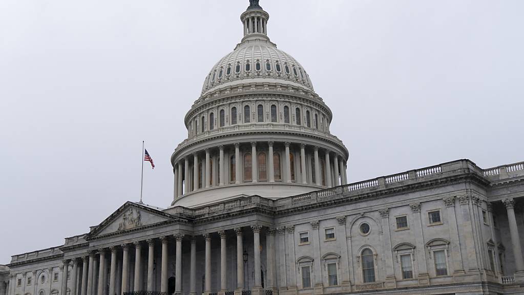 ARCHIV - Blick auf das Kapitol, dem Sitz des US-Kongresses. Foto: Jacquelyn Martin/AP/dpa/Archiv