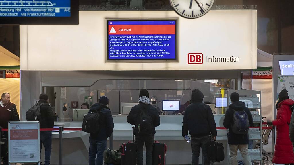 Wegen des Streiks der Lokführerinnen und Lokführer fährt am Mittwoch nur jeder fünfte Fernzug in Deutschland.