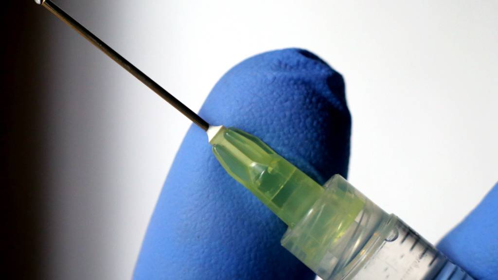 Die Bereitschaft, sich gegen das Coronavirus zu impfen, ist in der Schweiz gesunken. (Themenbild)