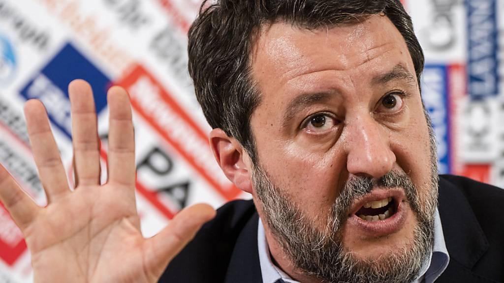 ARCHIV - Italiens Infrastrukturminister  Matteo Salvini während einer Pressekonferenz. Foto: Domenico Stinellis/AP/dpa