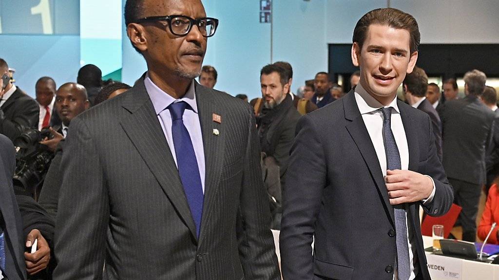 Paul Kagame, Präsident von Ruanda, und der österreichische Bundeskanzler Sebastian Kur unterwegs am EU-Afrika Forum «Taking cooperation to the digital age» in Wien.