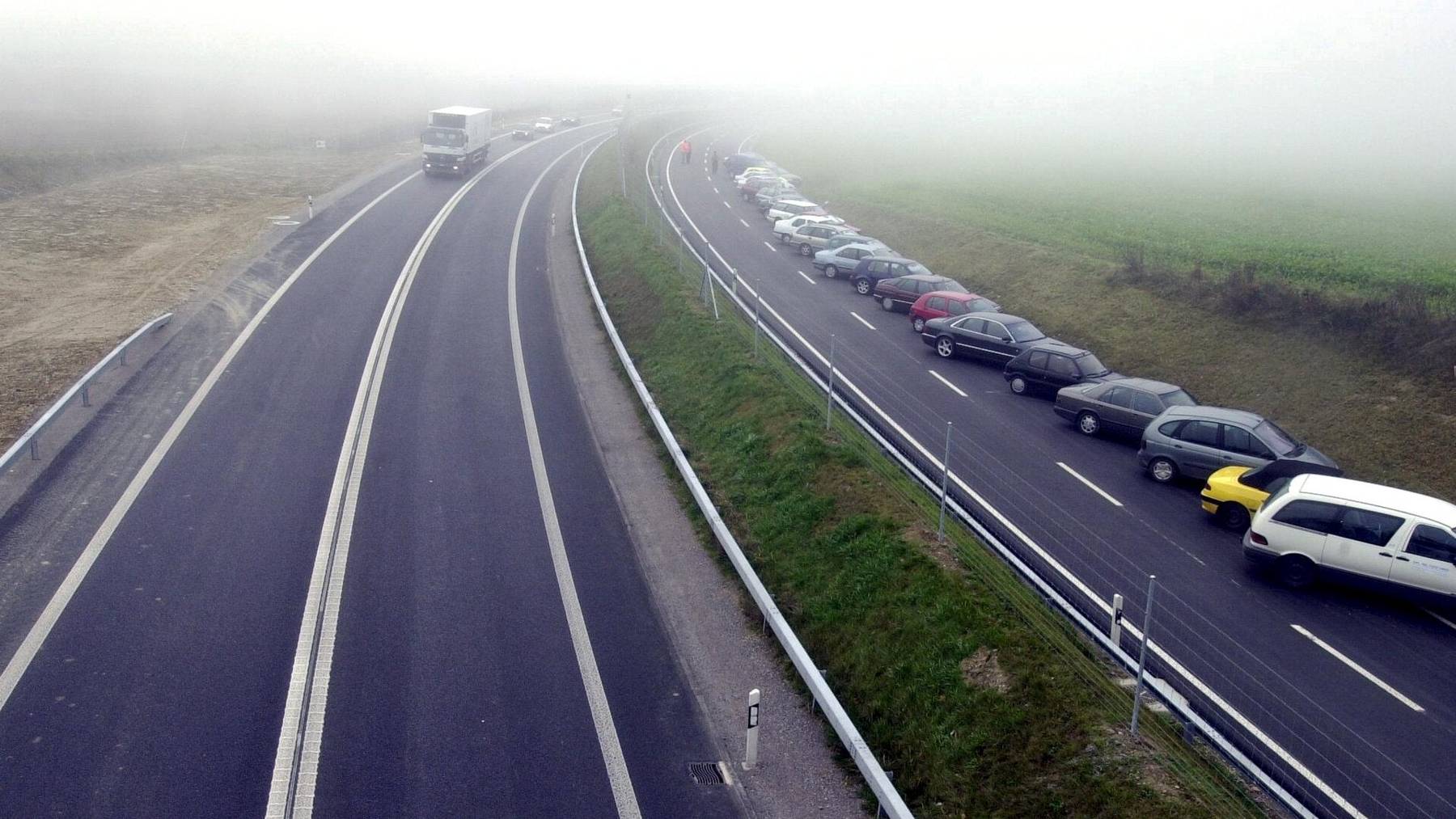 Die A4 zwischen Henggart und Kleinandelfingen bei der Eröffnung. Auf dieser Autostrasse ereignete sich der Unfall. (Archivbild)