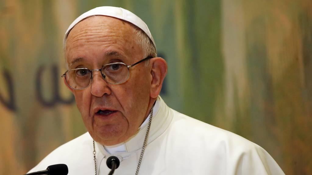 Papst Franziskus wegen OP im Spital