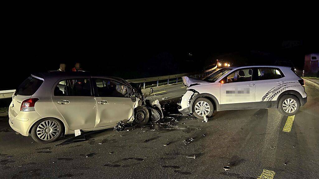 Die Kantonspolizei Schwyz rückte am Sonntagabend zu einem Unfall in Sattel aus.