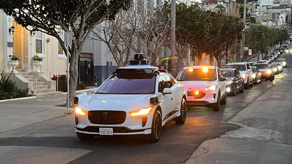 Auf Strassen in US-Städten werden künftig mehr Robotaxi unterwegs sein. Die irme Waymo will die Zahl ihrer Robotaxis verdoppeln und Konkurrent Tesla steht in den Startlöchern.(Archivbild)