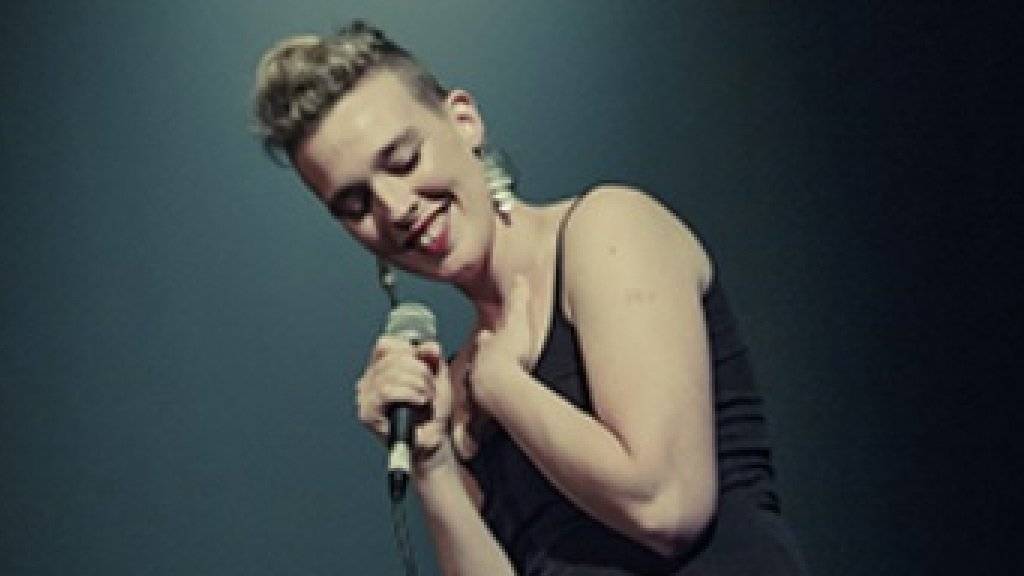 Die 35-jährige französische Sängerin Barbara Weldens starb auf der Bühne vermutlich an einem Stromschlag. (Pressebild)