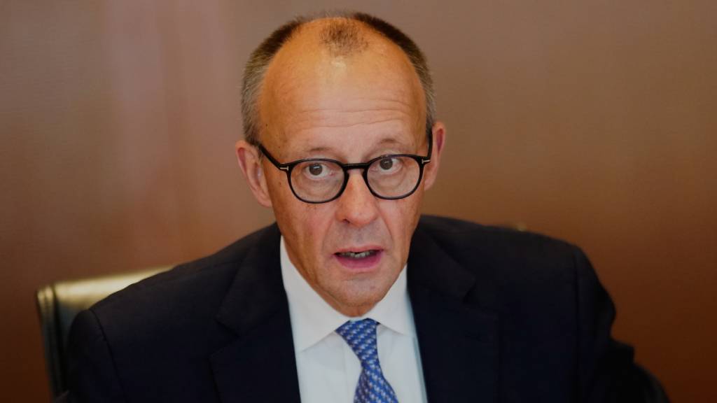 Der deutsche Bundeskanzler Friedrich Merz spricht sich für eine europäische Börse aus, um zu verhindern, dass Firmen an Investoren in den USA abwandern. (Archivbild)
