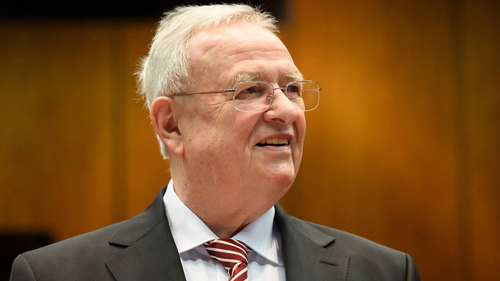 Ex-VW-Chef Martin Winterkorn bestreitet kurz vor dem Prozess gegen ihn zur Dieselaffäre jegliche Schuld. «Unser Mandant weist die gegen ihn erhobenen Vorwürfe entschieden zurück», teilte sein Verteidiger Felix Dörr zum Prozessauftakt im Landgericht Braunschweig mit. (Archivbild)