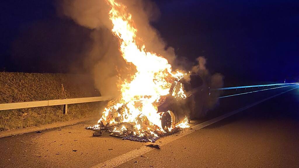 Auf der A7 bei Müllheim TG hat am Samstag ein Auto gebrannt. Verletzt wurde niemand.