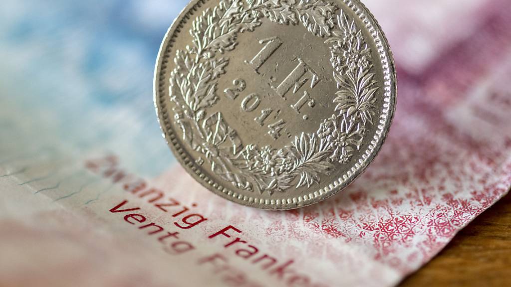Der Schweizer Franken ist im Zuge der sich zuspitzende Lage im Nahen Osten wieder als sicherer Hafen gesucht und hat deutlich an Wert gewonnen. Der Euro hat am Mittwochnachmittag ein neues Allzeittief zum Franken bei 0,9449 erreicht. (Symbolbild)