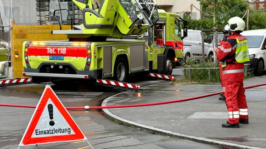 Dachstockbrand auf Baustelle im Zürcher Kreis 3 - Keine Opfer