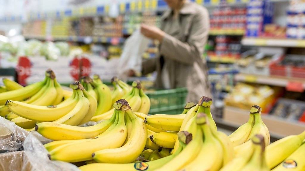 Lieber fair gehandelte oder die «normalen» Bananen? Schweizer Konsumenten greifen häufiger zu Fair-Trade-Produkten als Deutsche. (Symbolbild)