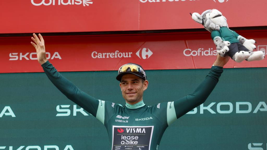Wout van Aert feiert Etappensieg in Andalusien