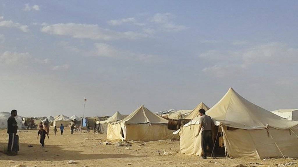 Das Flüchtlingslager Rakban an der syrisch-jordanischen Grenze ist Ziel eines Selbstmordanschlags geworden. (Archivbild)