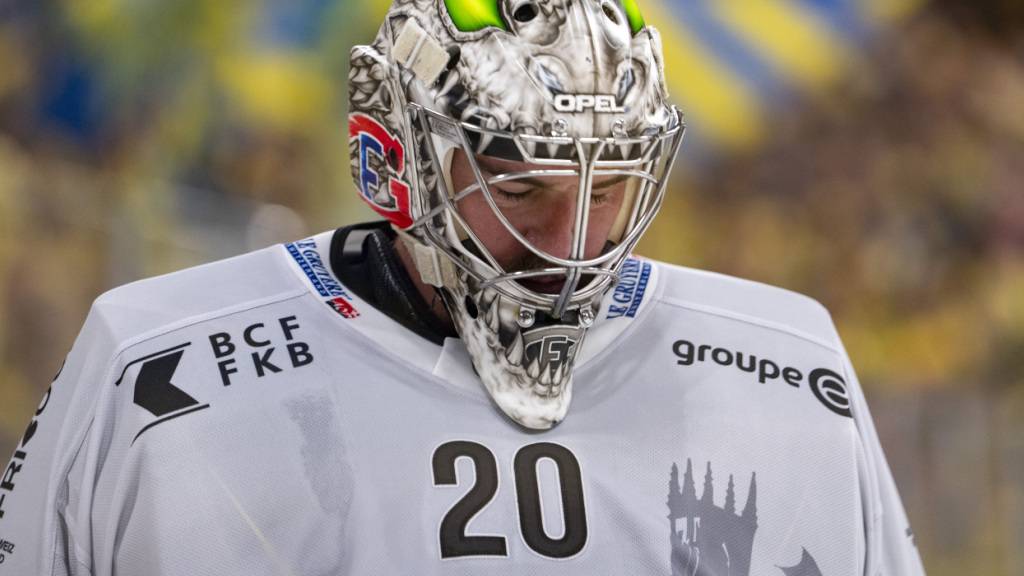 Gottéron-Goalie Reto Berra ist nach der Niederlage in Davos enttäuscht