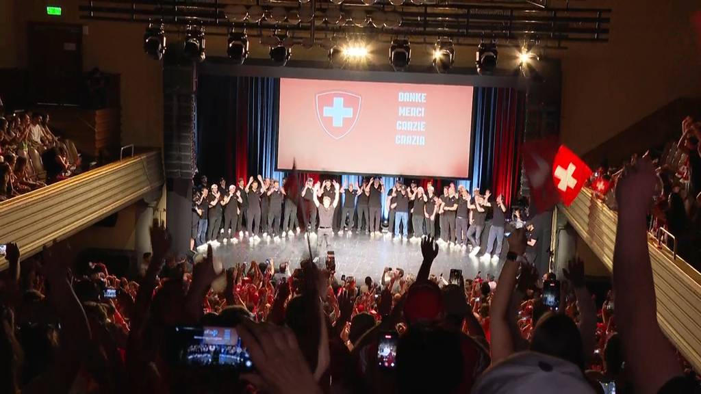 Schweizer Fans lassen die Eishockey-Nati noch einmal hochleben