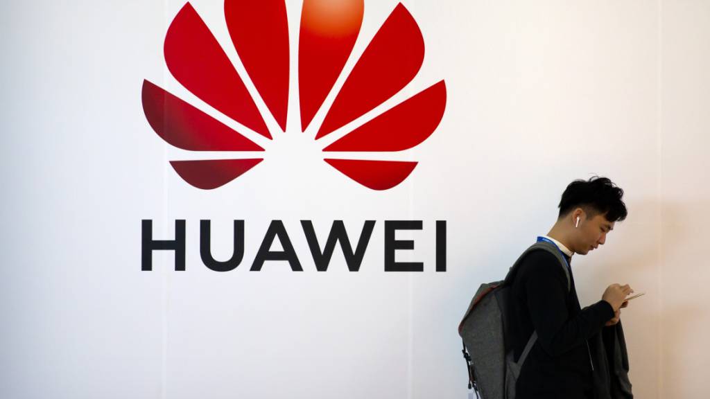Der umstrittene chinesische Hightech-Gigant Huawei hat im vergangenen Jahr ungeachtet der US-Handelssanktionen mehr Umsatz und Gewinn eingefahren. (Archiv)