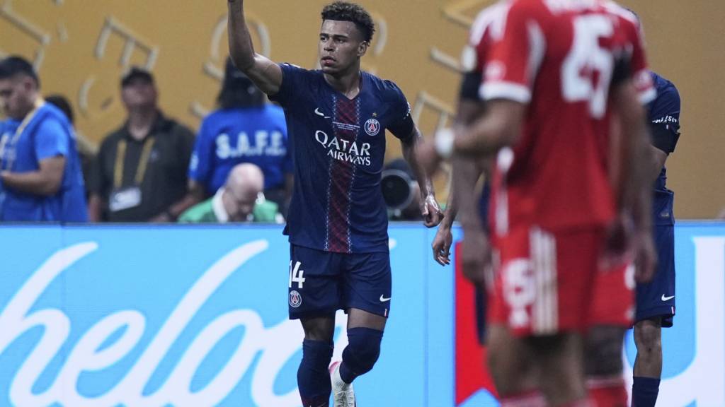 An der Klub-WM gewann PSG gegen Bayern München in den Viertelfinals mit 2:0, wobei Doué (am jubeln) für die Pariser das Skore eröffnete