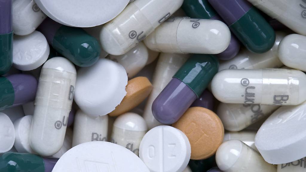 Der ehemalige Kantonsrat Lorenz Schmid tritt als Präsident des Zürcher Apothekerverbands zurück. Er wurde von Swissmedic wegen illegalen Medikamentenimports bestraft. (Symbolbild)