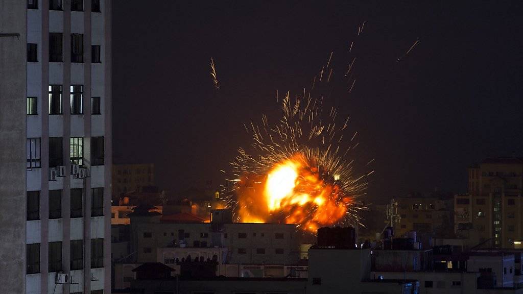 Eine Explosion, ausgelöst durch einen israelischen Luftangriff auf den Gazastreifen.