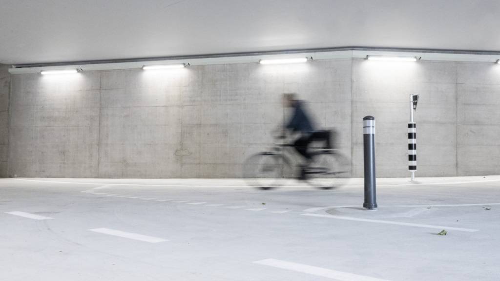 Der Stadttunnel unter dem Hauptbahnhof wird von Velofahrerinnen und -fahrern rege genutzt. Am Wochenende zählte die Stadt Zürich die millionste Fahrt. (Archivbild)