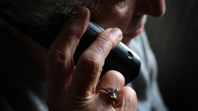 Betrüger fährt 88-Jährige als Taxifahrer zur Bank und fliegt auf