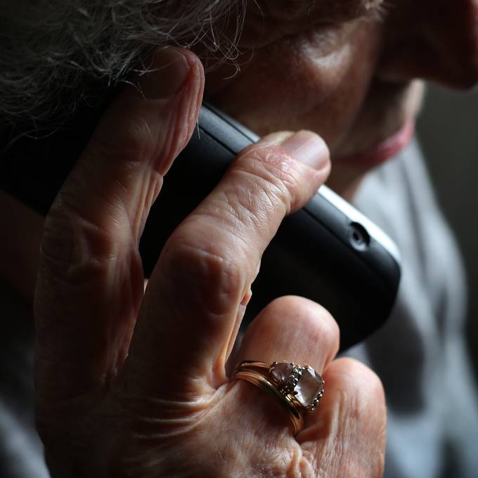 Betrüger fährt 88-Jährige als Taxifahrer zur Bank und fliegt auf