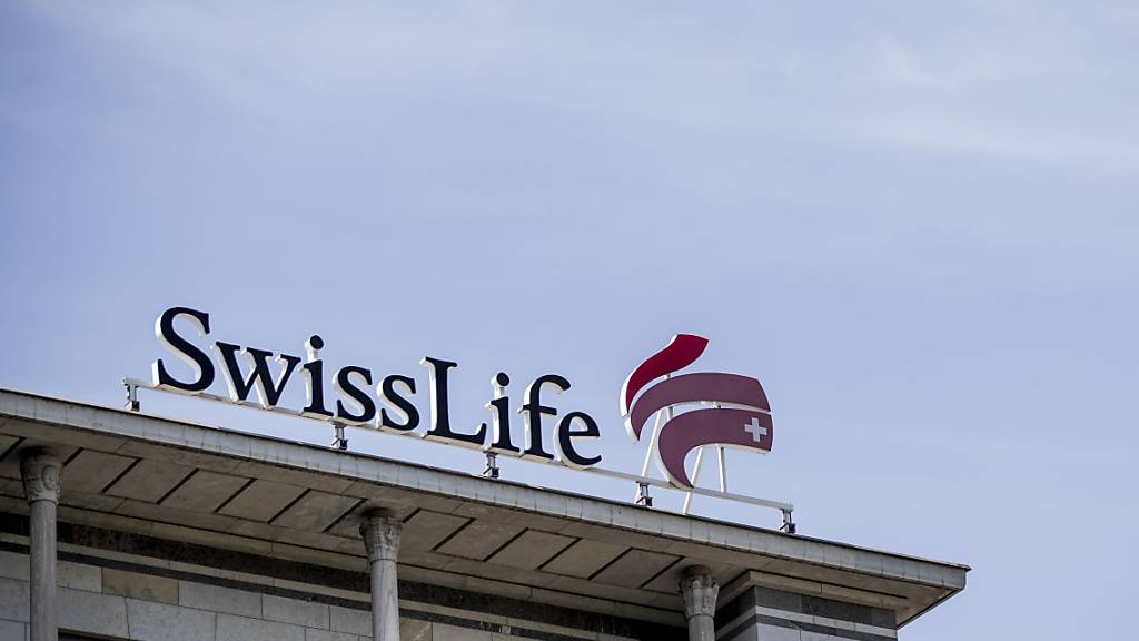 Erstmals Zahlen nach neuen Rechnungslegungsstandards: Die Swiss Life verbucht im ersten Halbjahr 2023 mehr Einnahmen und Gewinn. (Archivbild)