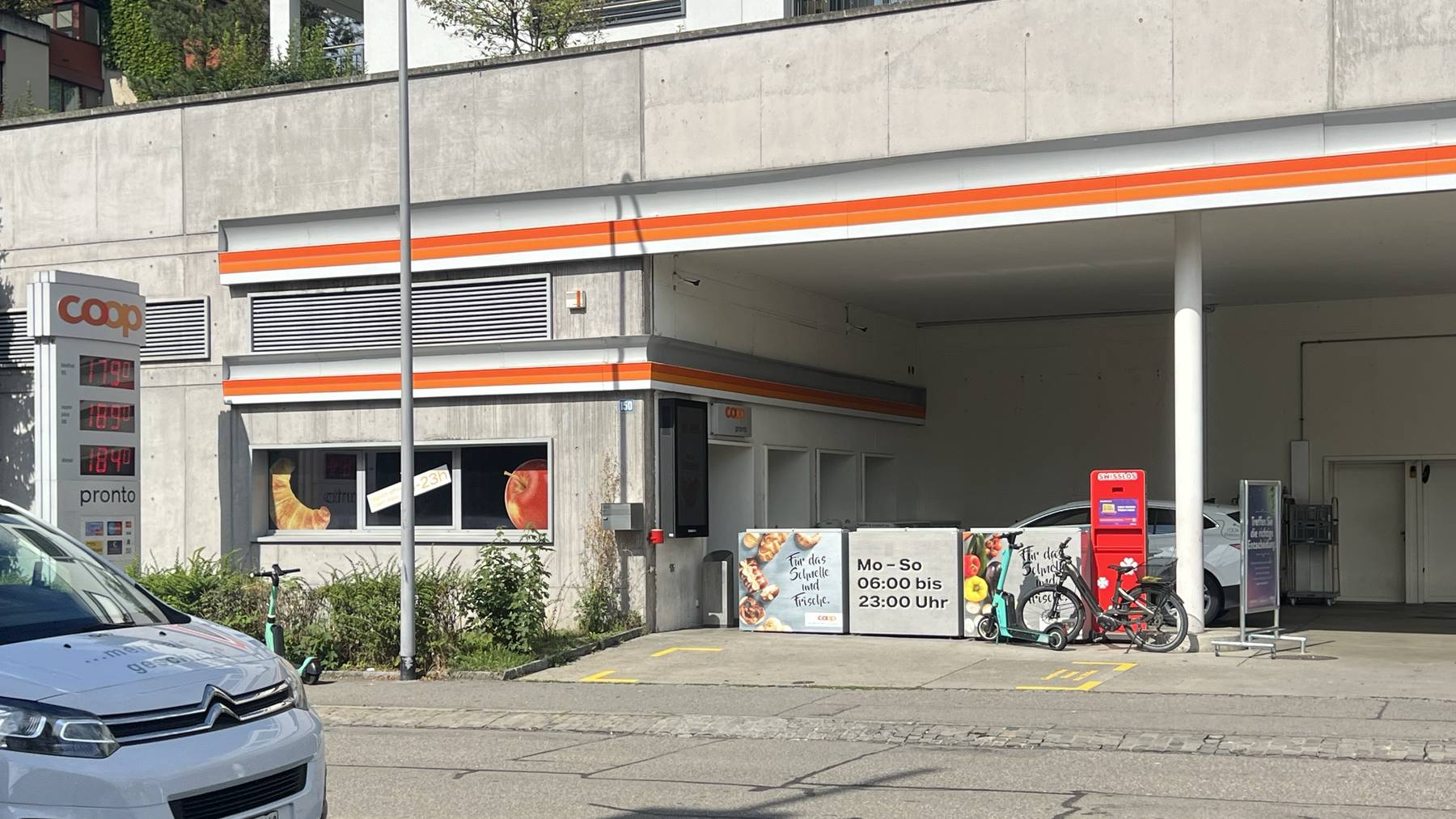 Diese Tankstelle in Zürich Höngg wurde ausgeraubt.