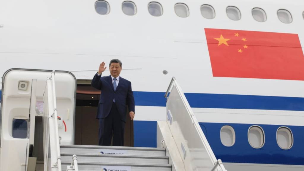 Der chinesische Präsident Xi Jinping trifft zum BRICS-Gipfel in Neu-Delhi ein. Foto: Uncredited/Indian Foreign Ministry via AP/dpa