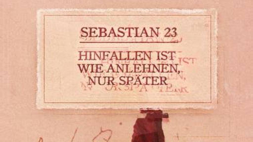 «Hinfallen ist wie Anlehnen, nur später» des Slammers Sebatian 23 ist in Leipzig zum schrägsten Buchtitel des Jahres gekürt worden. (Handout)