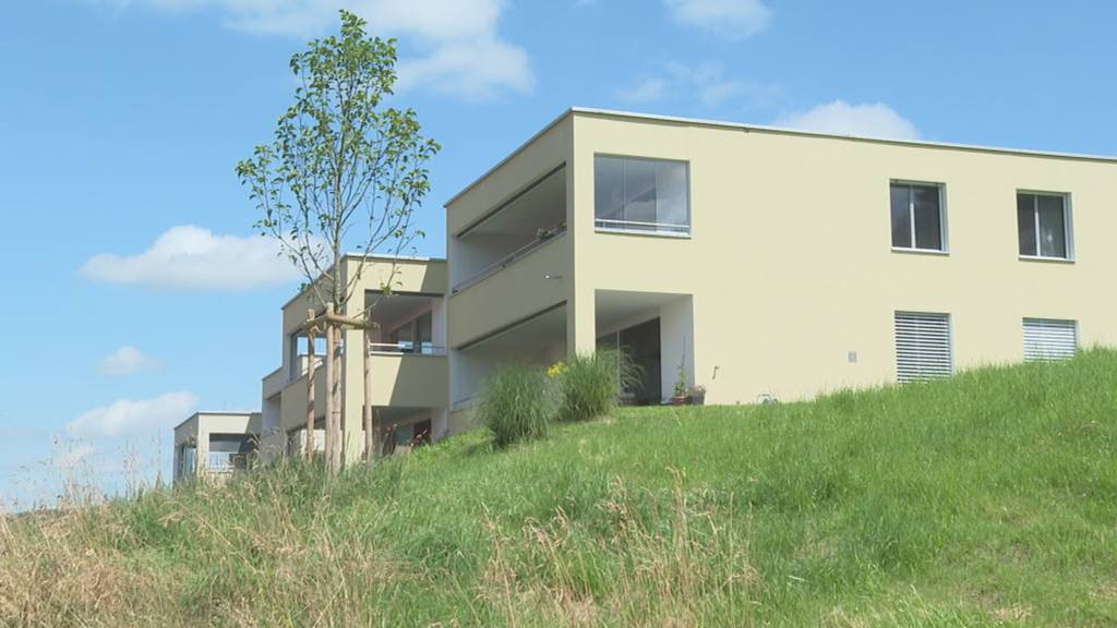 Risse in Strassen und Häusern in Niederhünigen