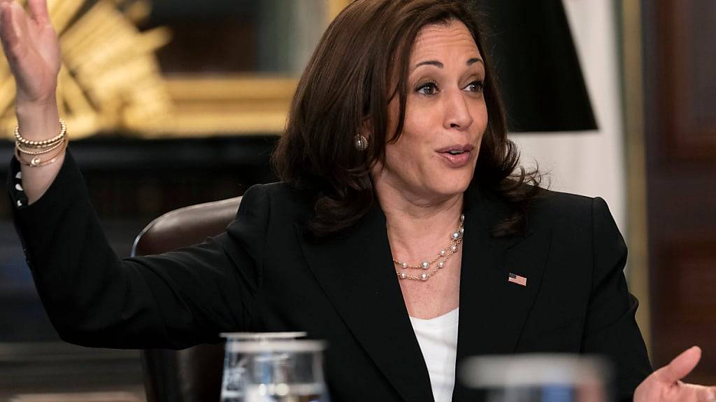 ARCHIV - US-Vizepräsidentin Kamala Harris in ihrem Büro im Weißen Haus. Foto: Jacquelyn Martin/AP/dpa