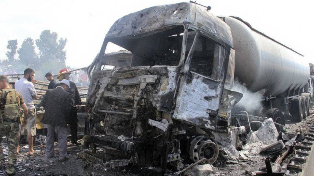 Zerstörtes Fahrzeug am Montag nach dem Anschlag in Tartus.