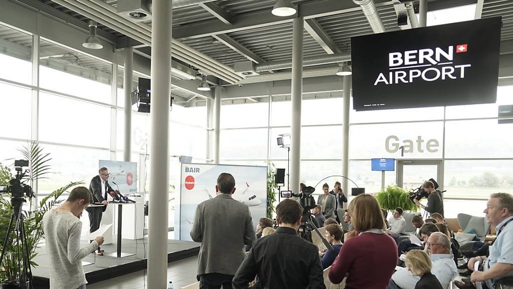 Die Berner Fluggesellschaft Flybair - hier bei der Vorstellung im November 2019 - will in diesem Jahr nun doch Flüge ab Bern durchführen. (Archivbild)